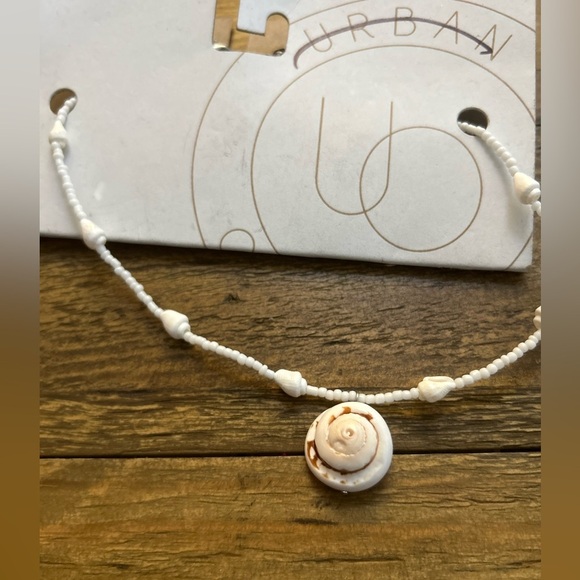 Urban Outfitters Bundle of Seashell necklace Gold flower/power earrings beach - Picture 5 of 7